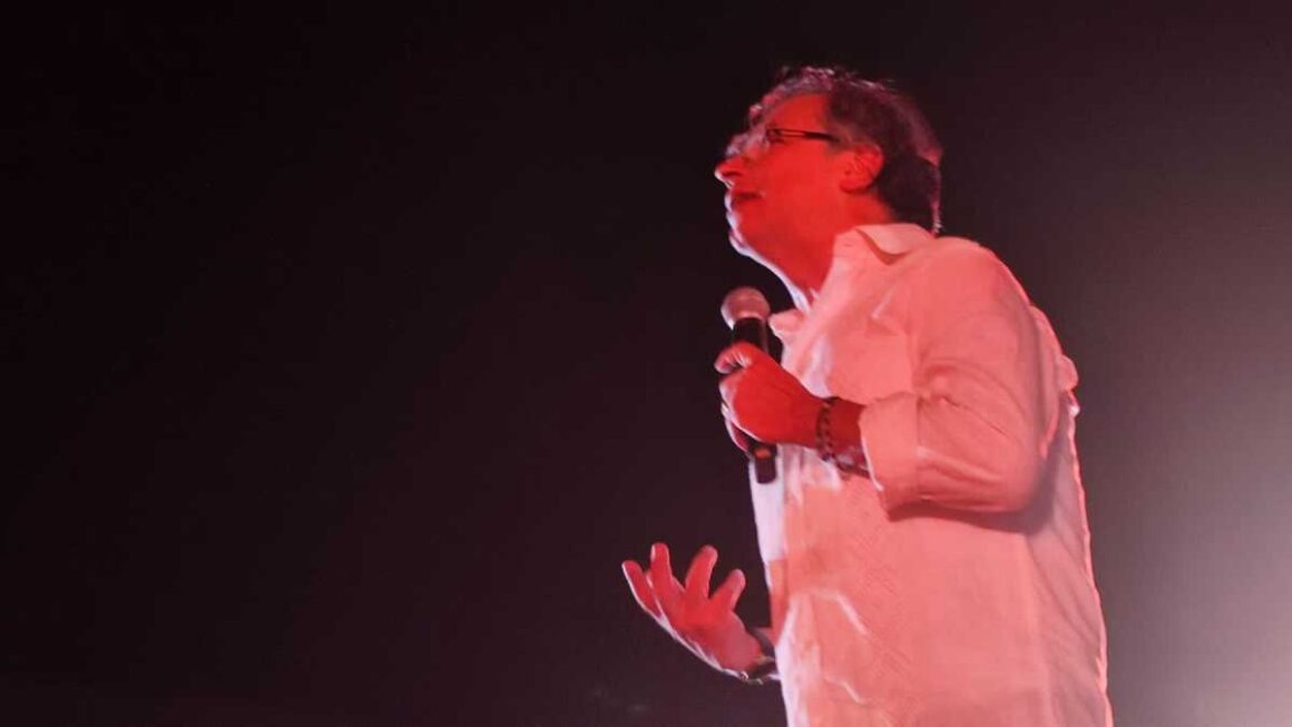 Gustavo Petro lanzó un “pacto con el Jesús que prefiere a los pobres