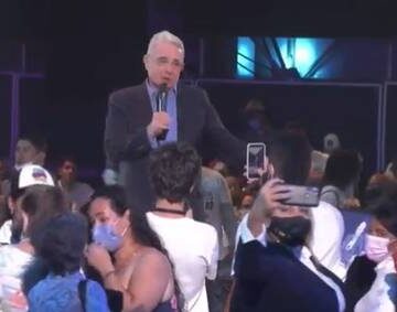 Protejamos esta democracia: Uribe a los jóvenes