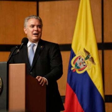 Salario mínimo deber ser de $ 1 millón: Duque