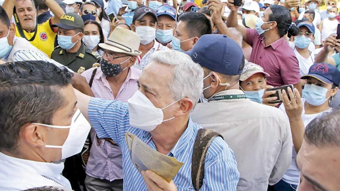 Coaliciones no se agotan en la consulta: Uribe