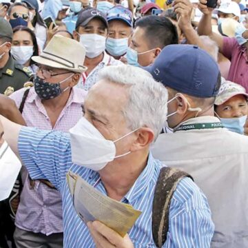 Coaliciones no se agotan en la consulta: Uribe