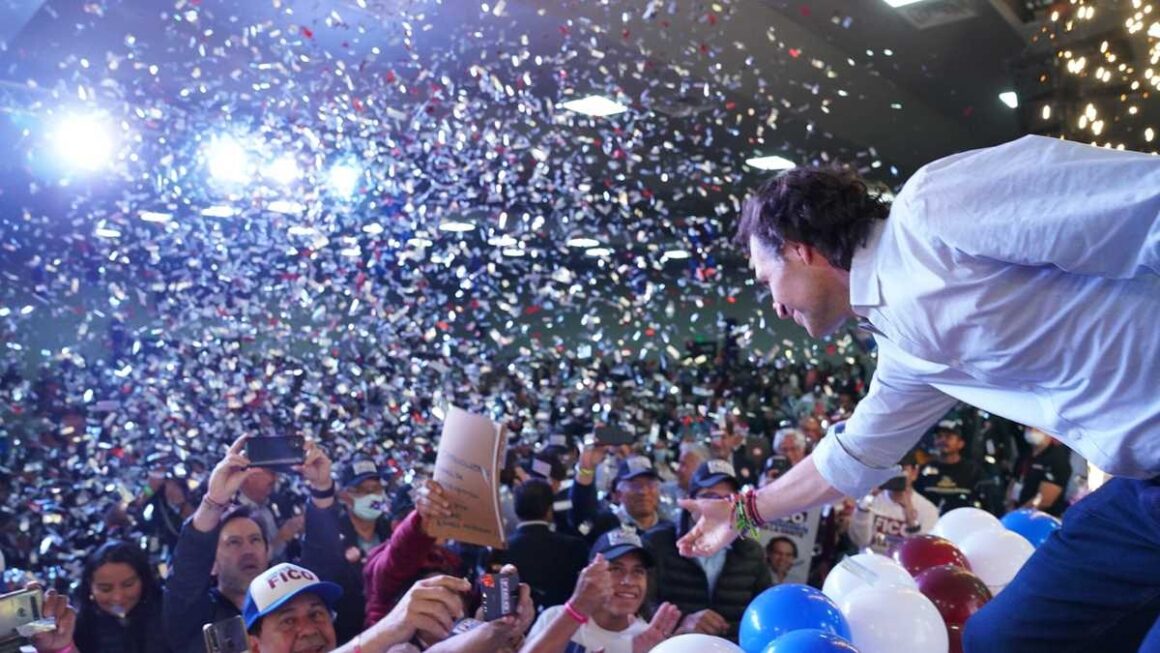Fico llenó las plazas y el 29 llenará las urnas