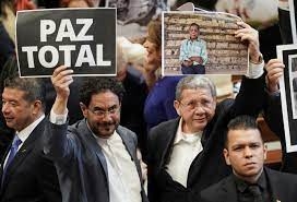 “Paz total”: coca, guerrilla, invasiones, masacres…