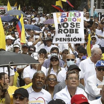 ¡Extraordinarias marchas contra gobierno Petro!