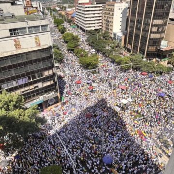 Apoteósicas marchas contra Petro