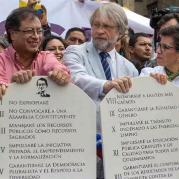 Petro, desesperado, propone Constituyente