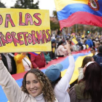 Petro prosigue ataque contra sistema de salud