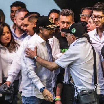 El “tarimazo” y otras tropelías y corruptelas de Petro y los suyos